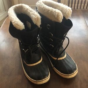 Sorels!!!! Size 9